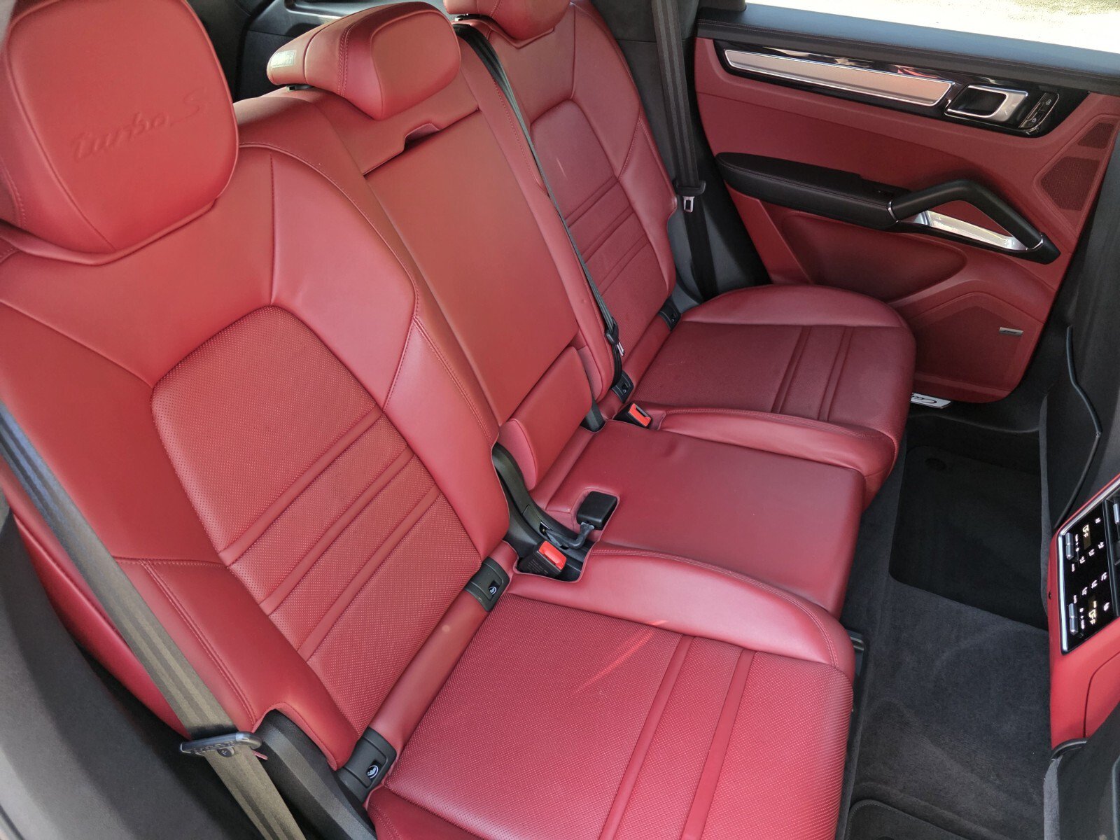 Used 2021 Porsche Cayenne Turbo S AWD/4WD image 28