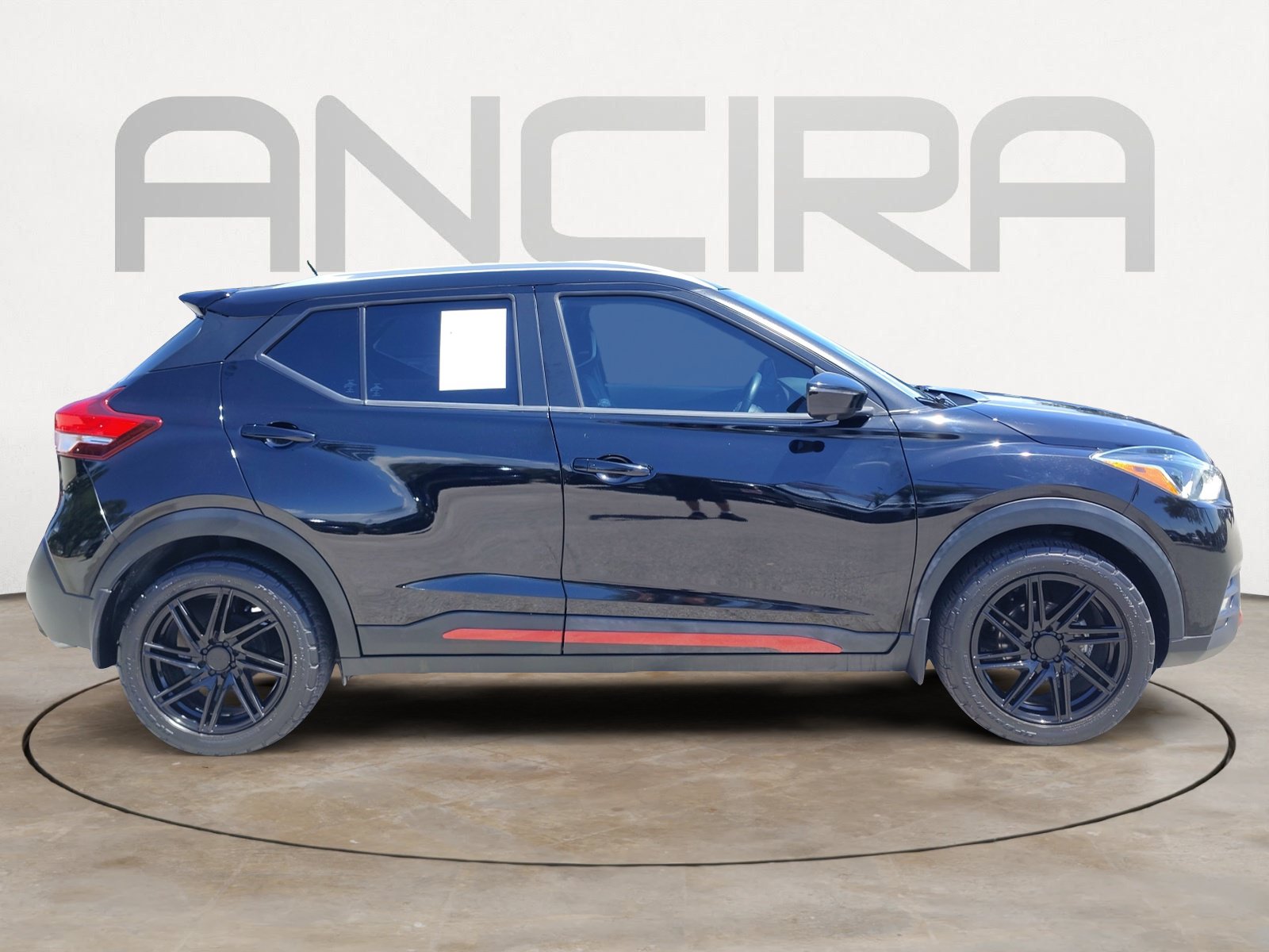 Used 2019 Nissan Kicks SR w/ SR Premium Package FWD image 12