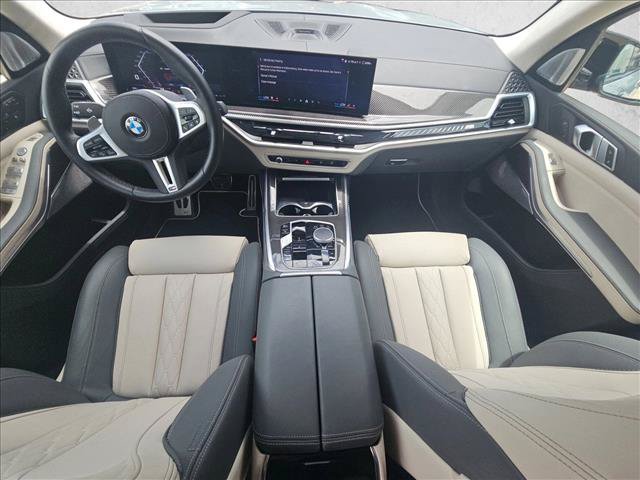 Used 2025 BMW X7 M60i AWD/4WD image 17