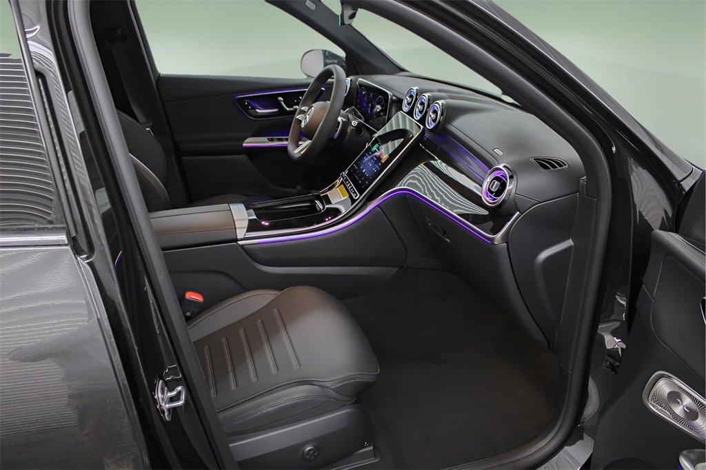 Used 2025 Mercedes-Benz GLC 300 image 21