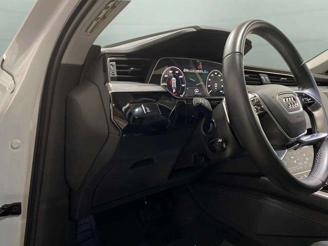 Used 2024 Audi Q8 e-tron Premium Plus w/ Premium Plus Package image 16