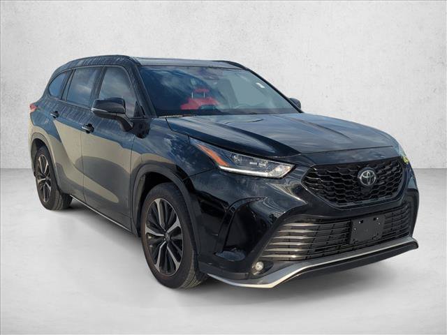 Used 2021 Toyota Highlander XSE FWD image 3