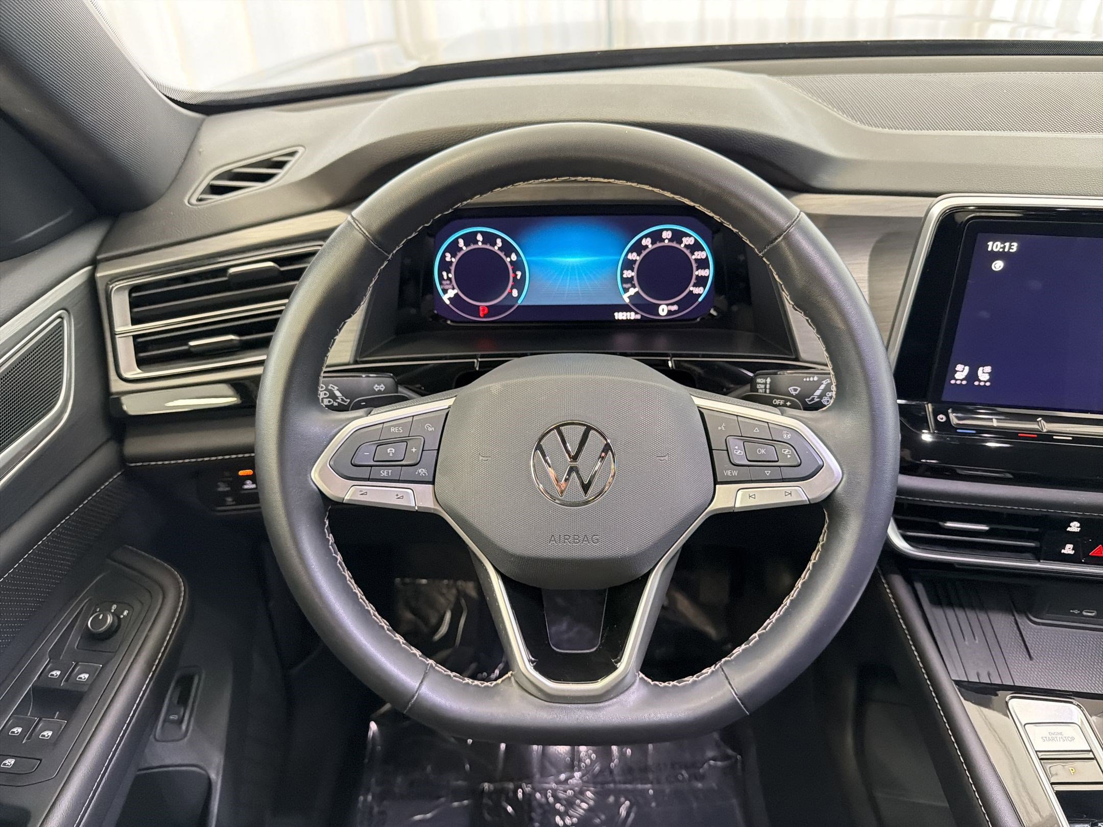 Used 2025 Volkswagen Atlas Cross Sport SE FWD image 17