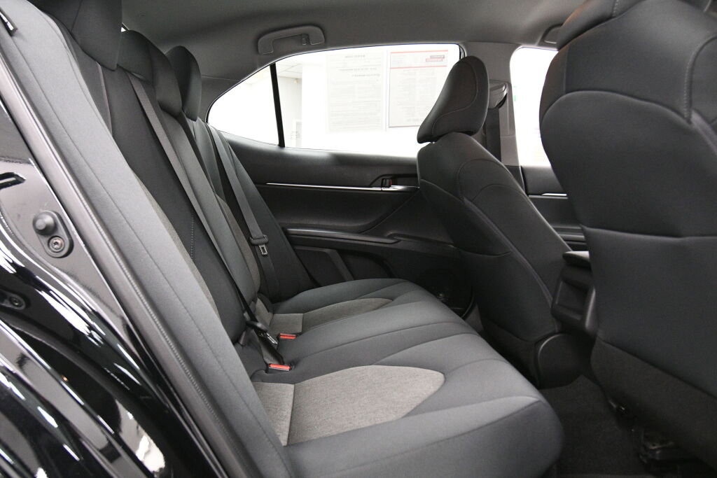 Used 2022 Toyota Camry LE image 21