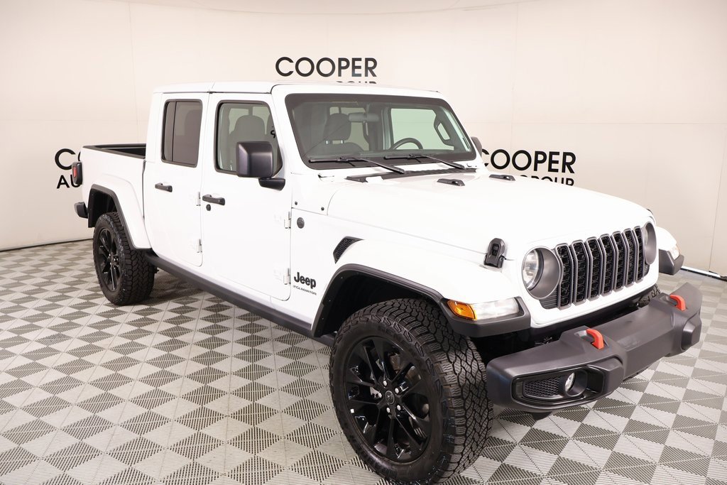 Used 2024 Jeep Gladiator Sport image 1
