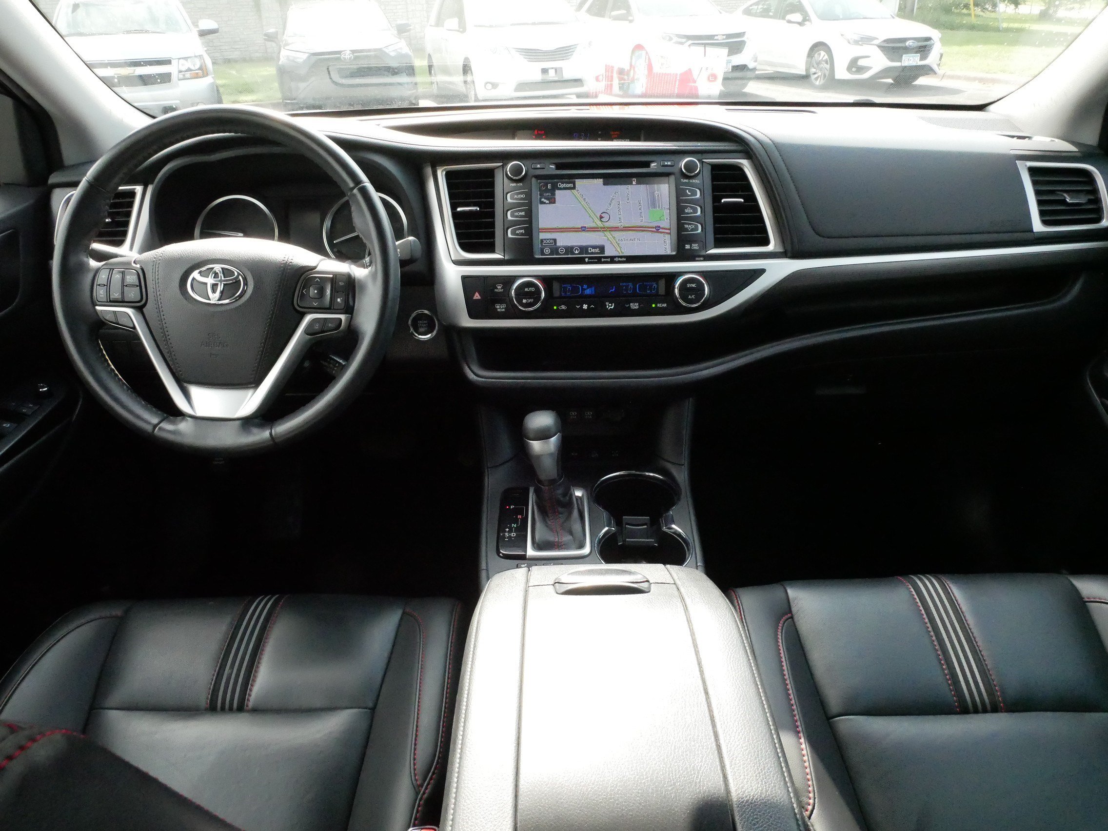 Used 2019 Toyota Highlander SE AWD/4WD image 10
