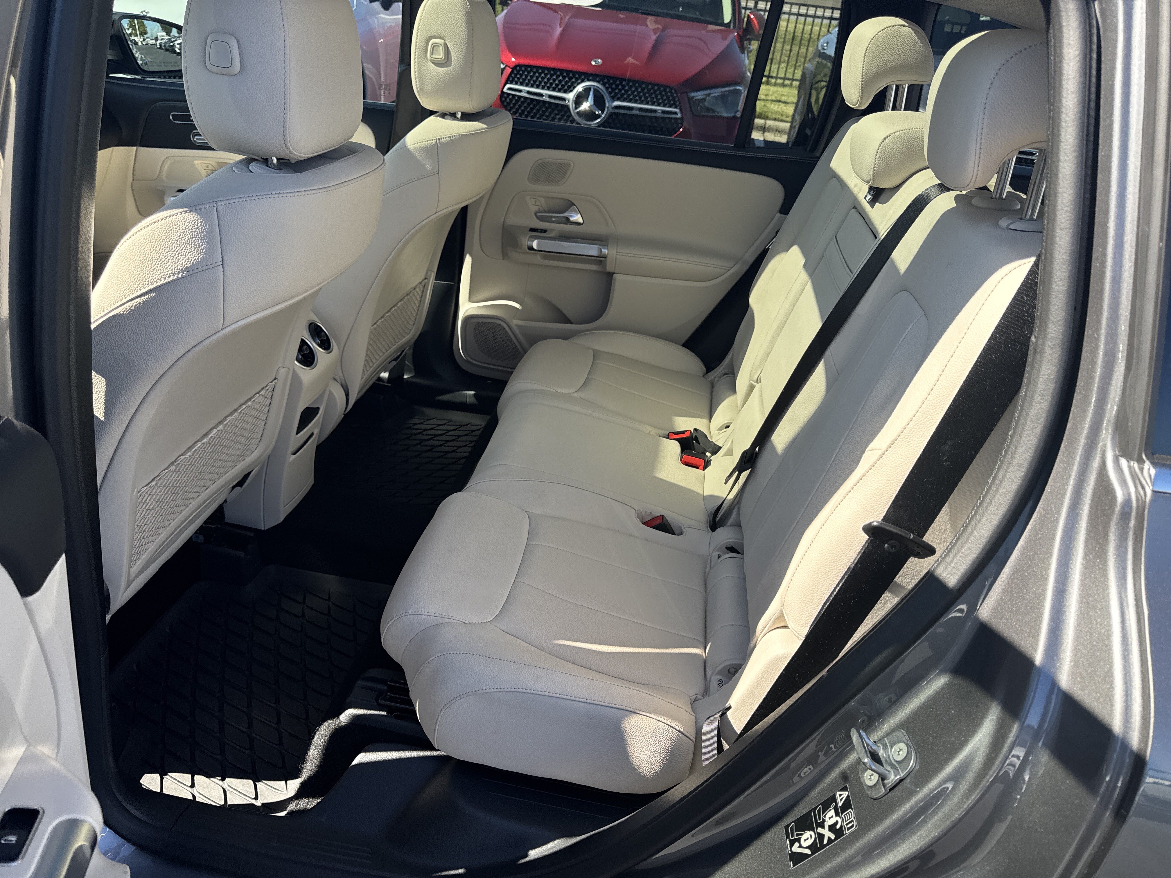 Used 2026 Mercedes-Benz GLB 250 image 33