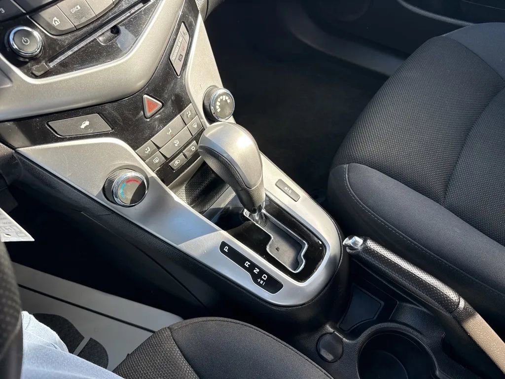Used 2016 Chevrolet Cruze LT w/ Technology Package image 11