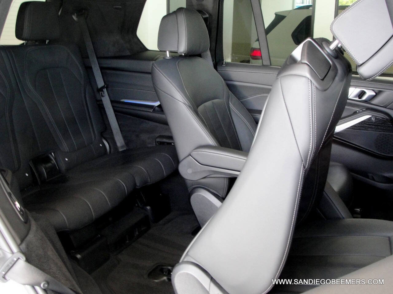 Used 2022 BMW X7 xDrive40i w/ M Sport Package AWD/4WD image 51