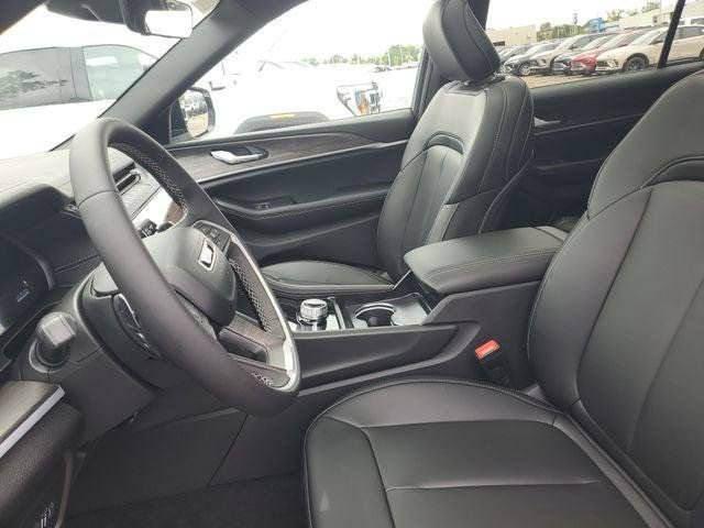 New 2026 Jeep Grand Cherokee L Limited w/ Limited Altitude Package AWD/4WD image 18