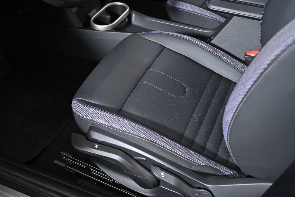 Certified 2025 MINI Cooper 2-Door Hardtop image 19