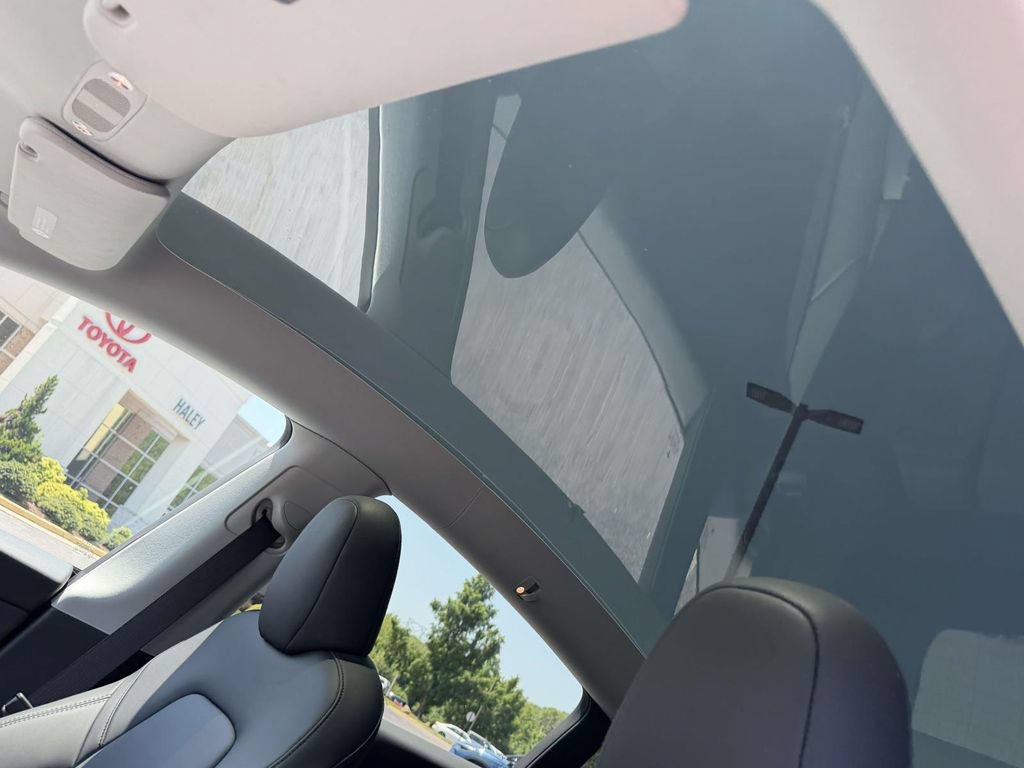 Used 2024 Tesla Model Y Performance AWD/4WD image 18