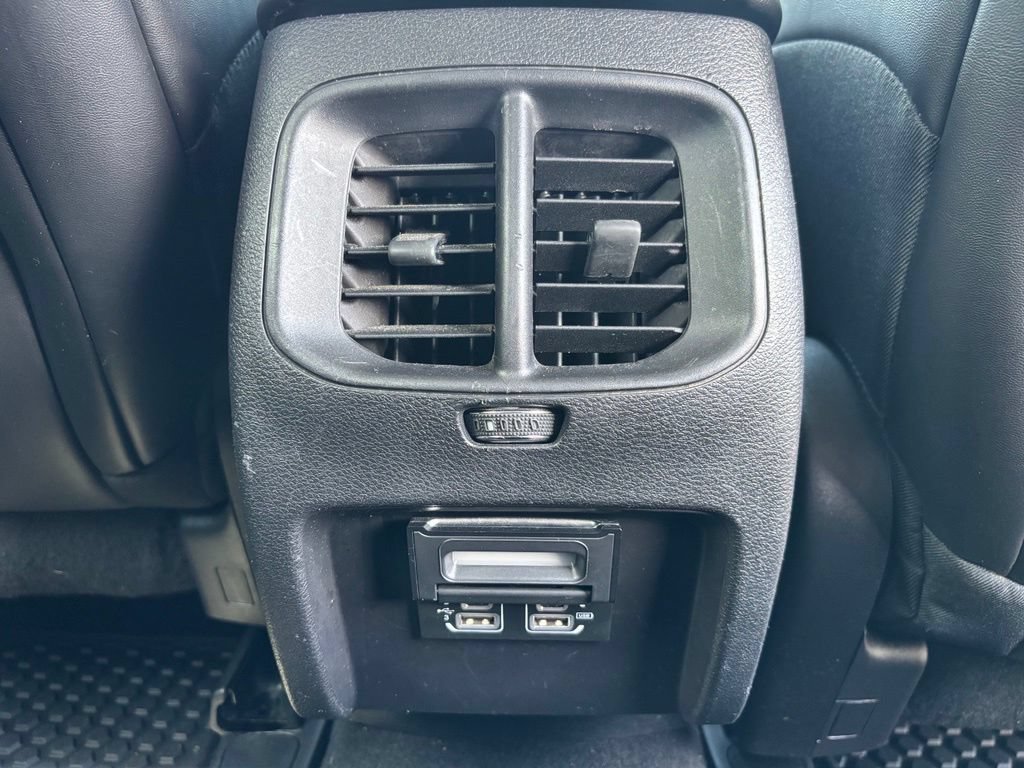 Used 2019 Jeep Cherokee Latitude Plus w/ Cold Weather Group AWD/4WD image 26