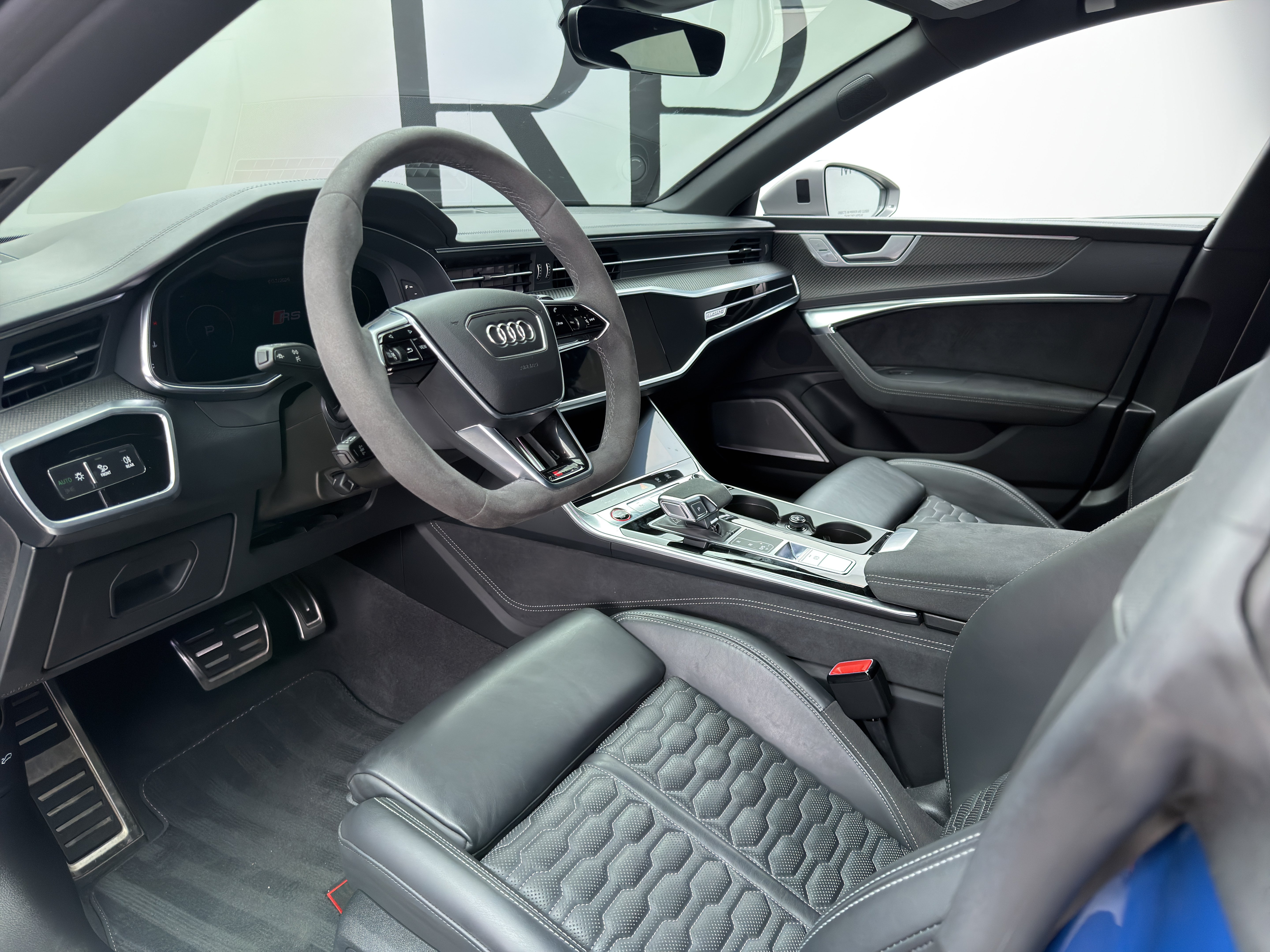 Used 2024 Audi RS 7 Performance AWD/4WD image 16