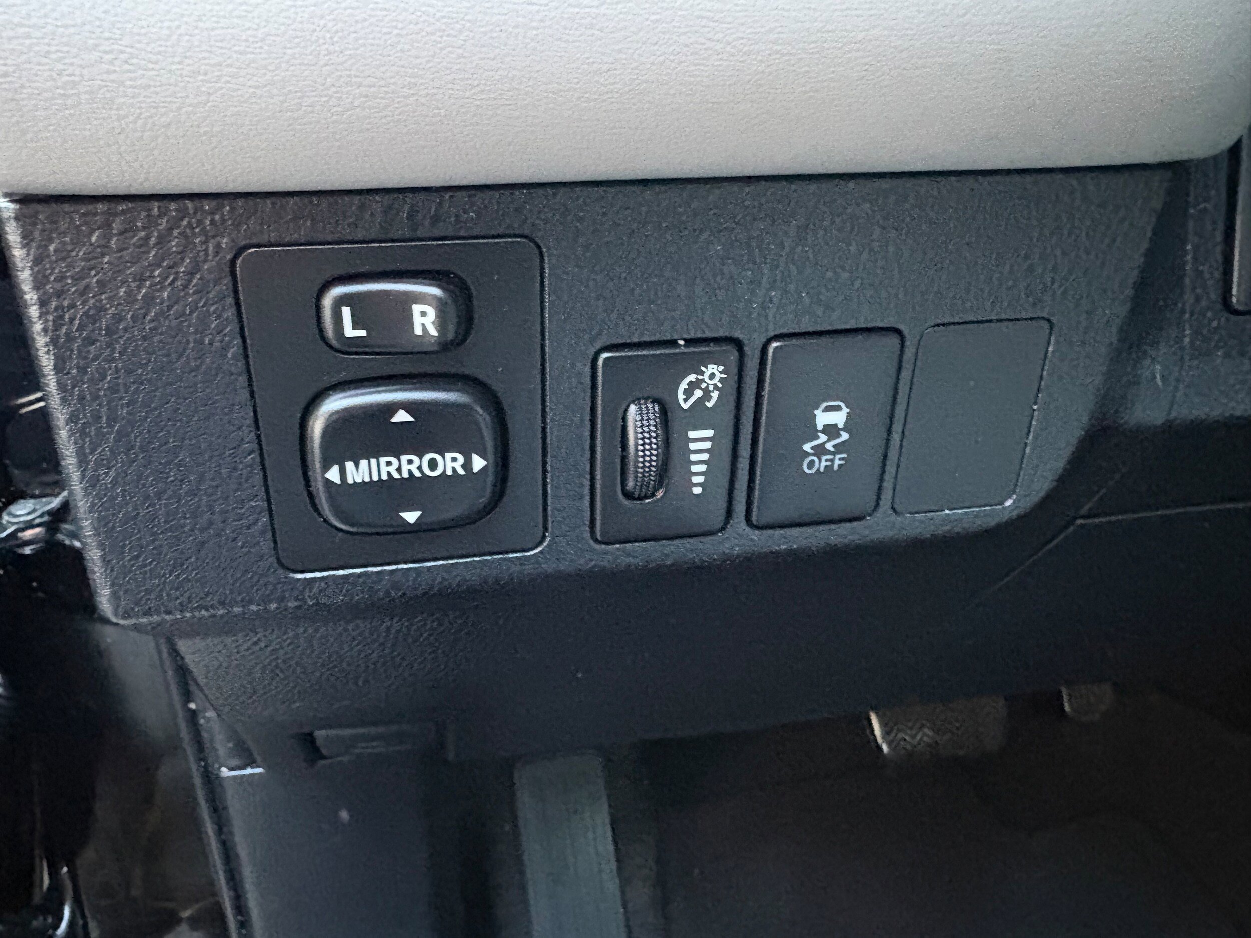 Used 2013 Toyota RAV4 XLE AWD/4WD image 32