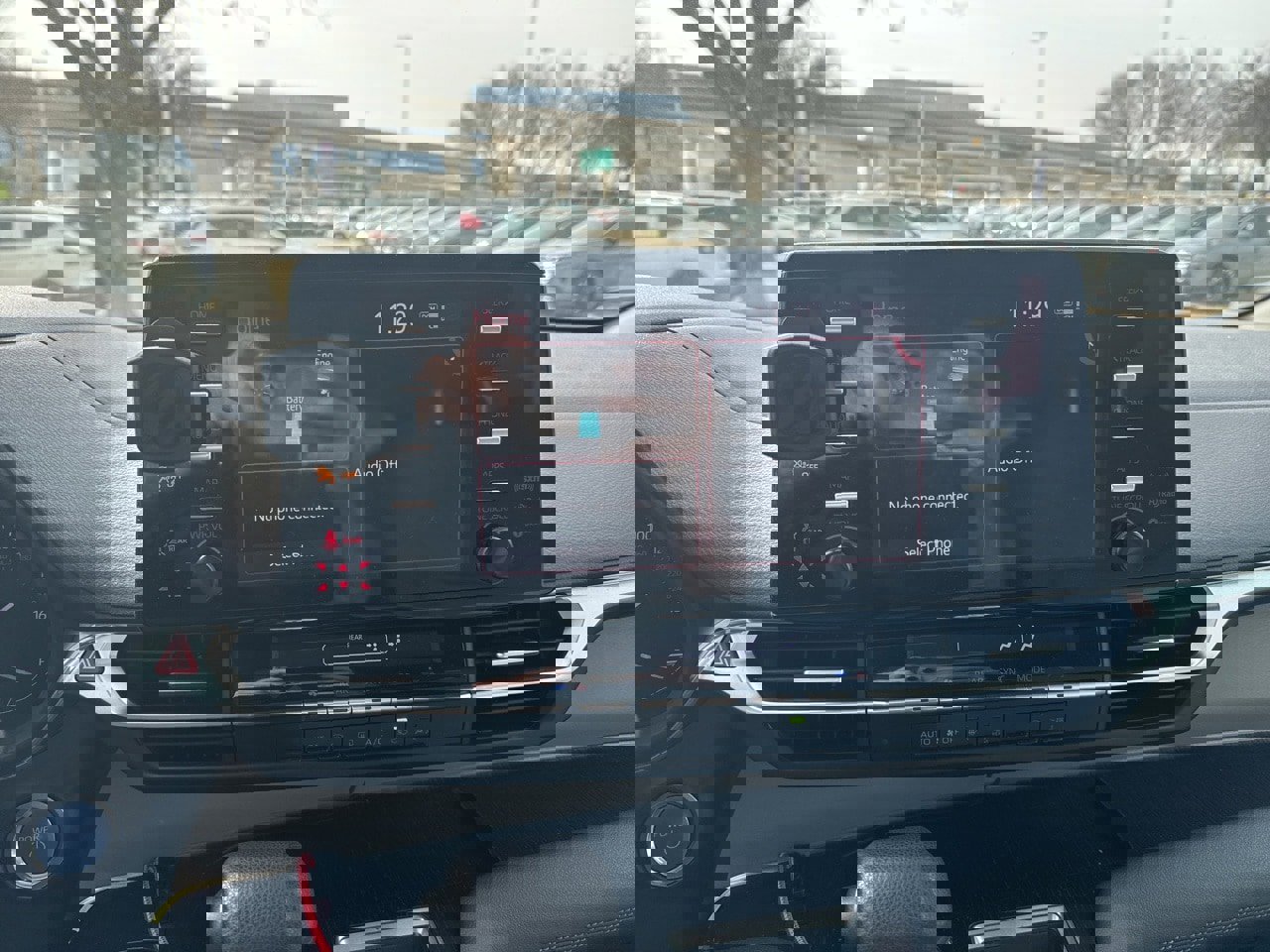 Used 2022 Toyota Sienna LE image 4