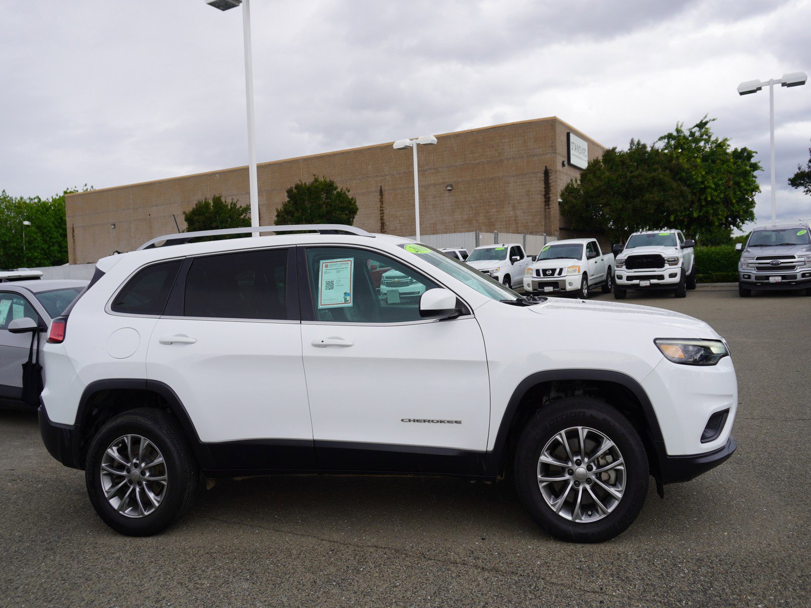 Used 2019 Jeep Cherokee Latitude Plus w/ Comfort/Convenience Group AWD/4WD image 4