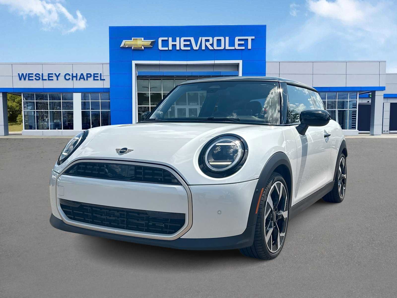 Used 2025 MINI Cooper 2-Door Hardtop image 1