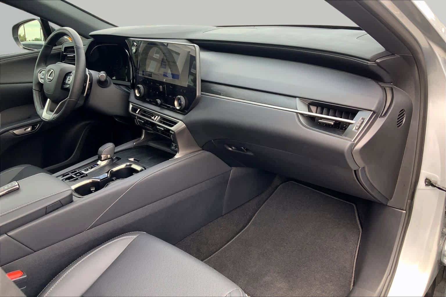 Used 2025 Lexus RX 350 Premium w/ Accessory Package (Z1) FWD image 18