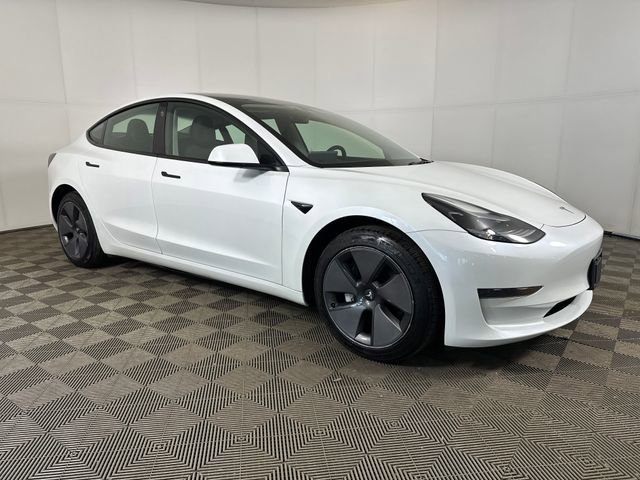 Used 2023 Tesla Model 3 Standard Range image 2