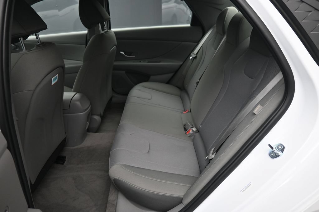 Certified 2025 Hyundai Elantra SE w/ Cargo Package FWD image 20