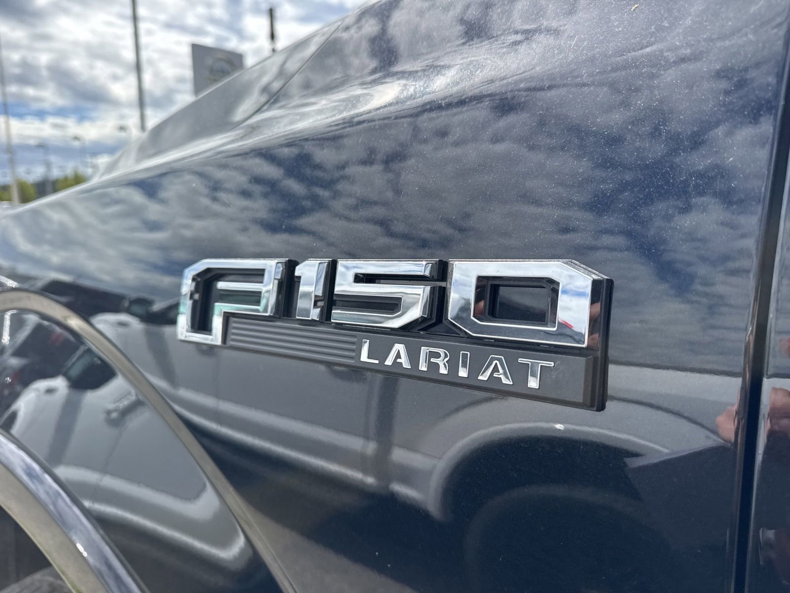 Used 2015 Ford F150 Lariat w/ Equipment Group 501A Mid AWD/4WD image 9