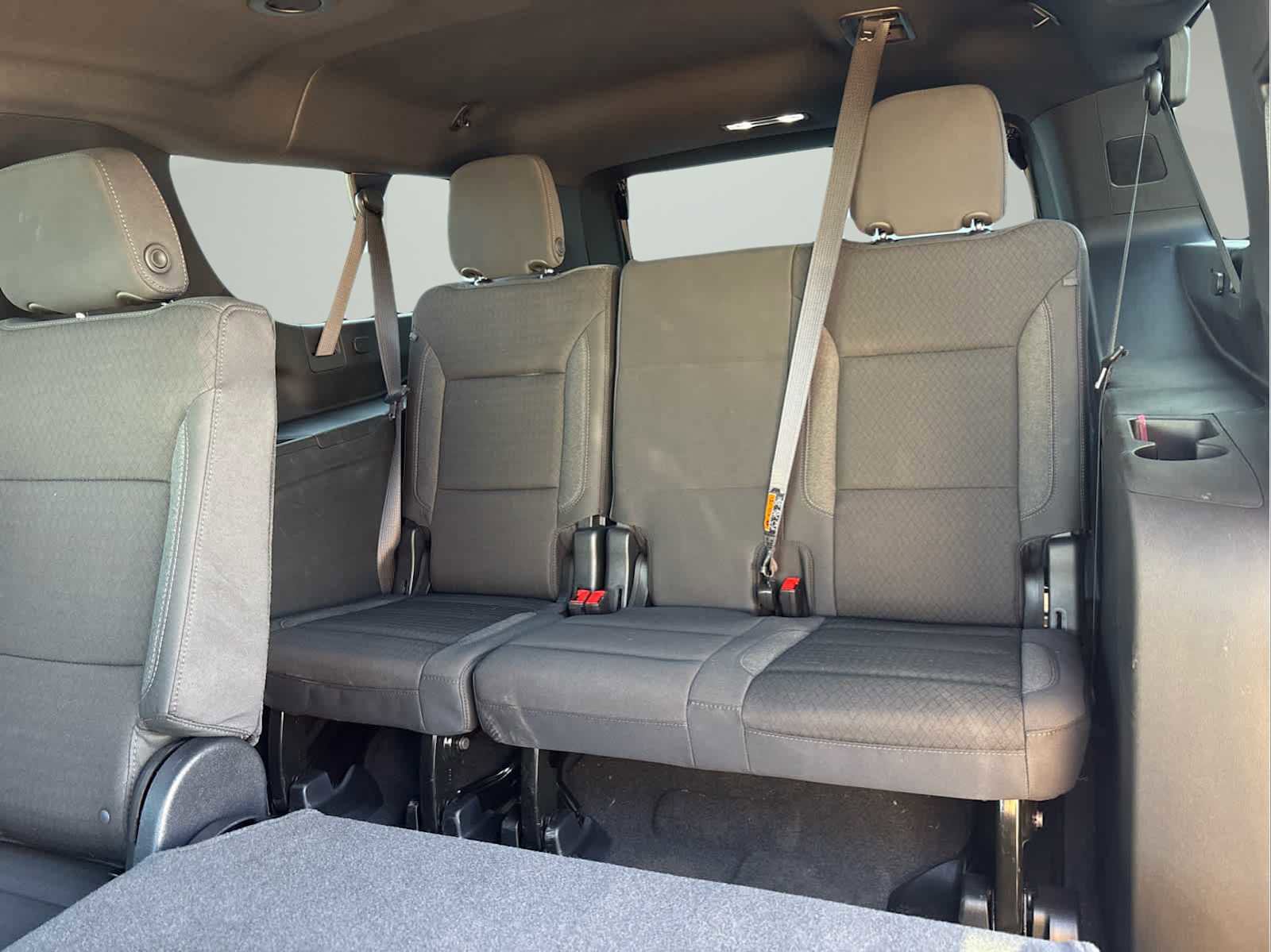 Used 2025 Chevrolet Suburban LS RWD image 14