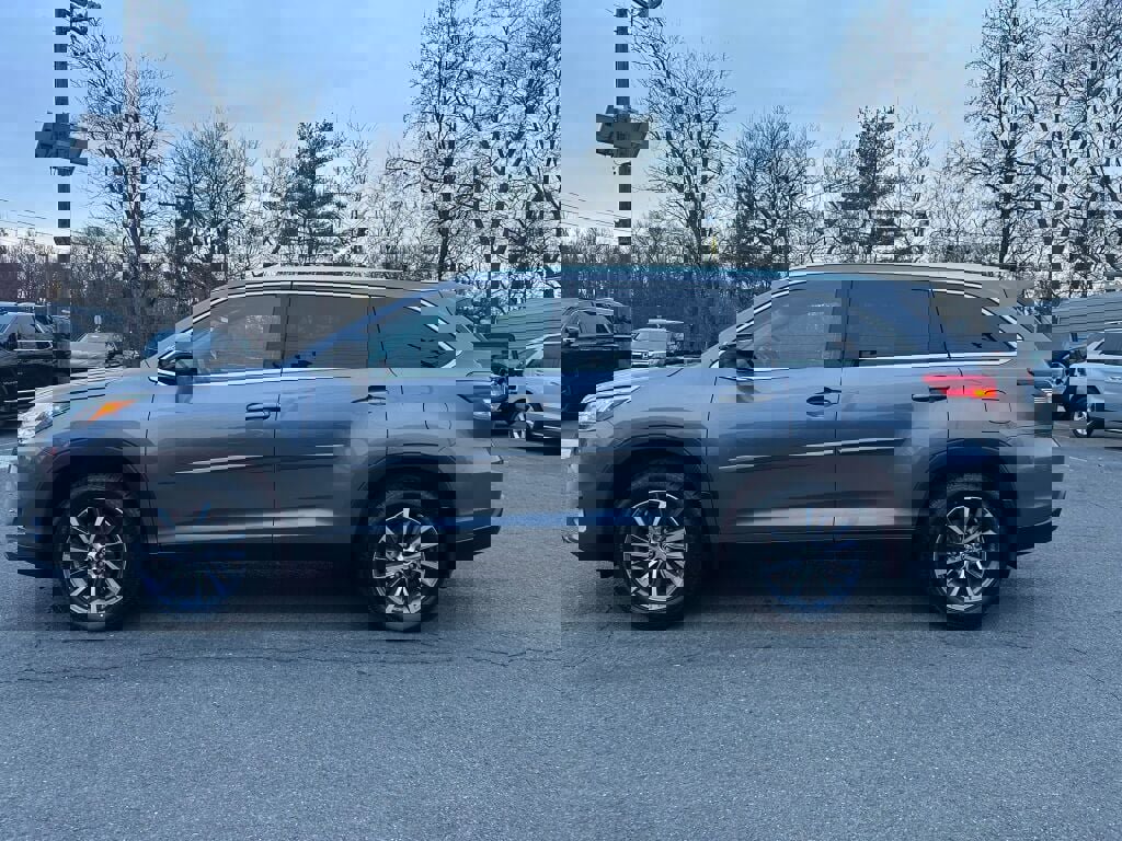 Used 2019 Toyota Highlander XLE image 4