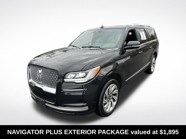 Used 2024 Lincoln Navigator L 4WD image 3