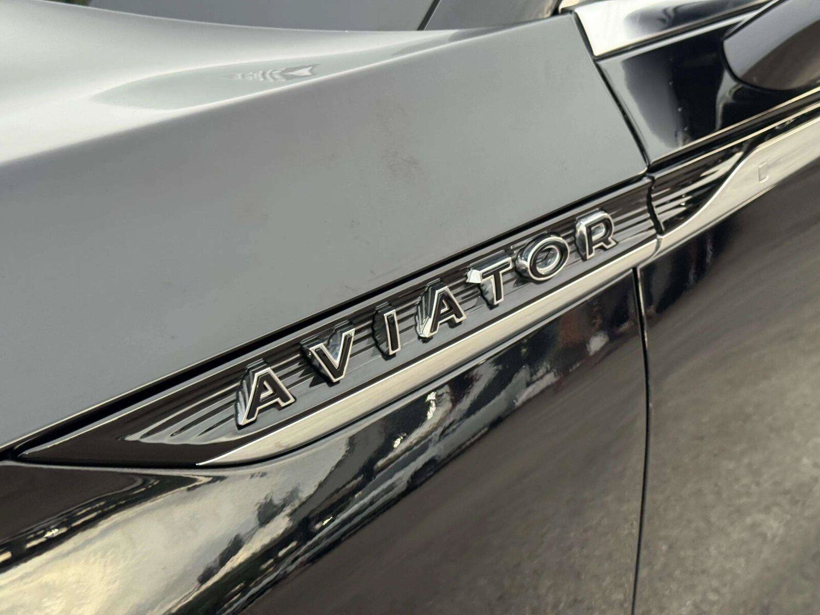 Used 2025 Lincoln Aviator Black Label AWD/4WD image 14