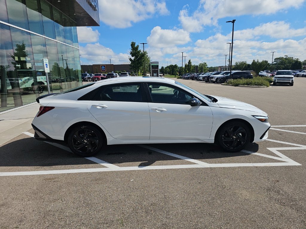 New 2026 Hyundai Elantra SEL Sport FWD image 6