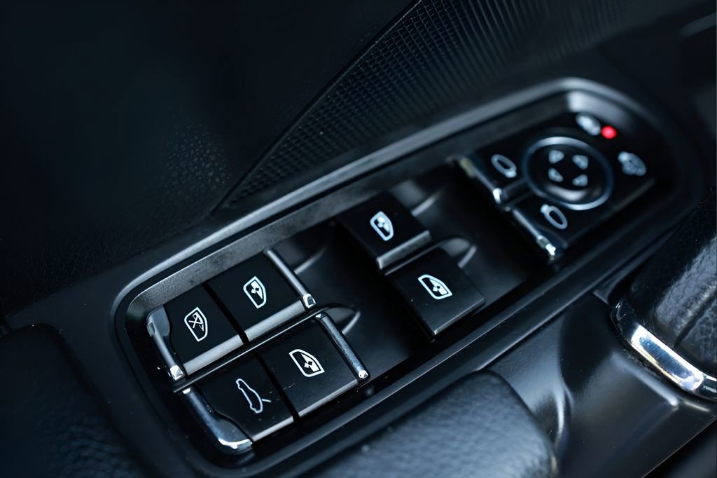 Used 2013 Porsche Cayenne GTS AWD/4WD image 38