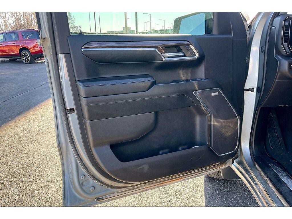 Used 2024 Chevrolet Silverado 1500 LT Trail Boss w/ Convenience Package II AWD/4WD image 24