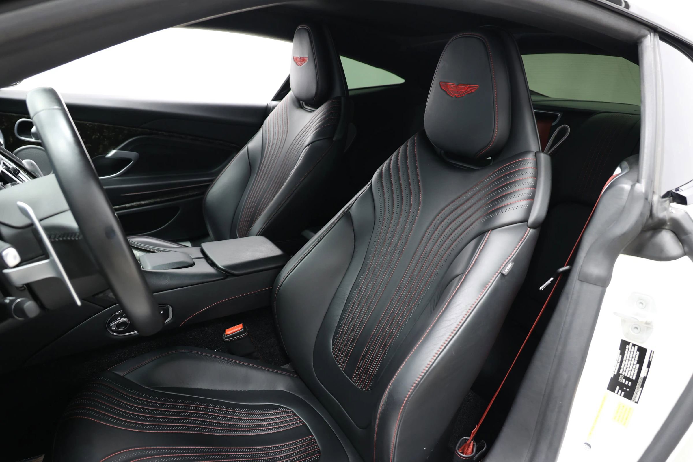 Used 2018 Aston Martin DB11 Coupe image 15