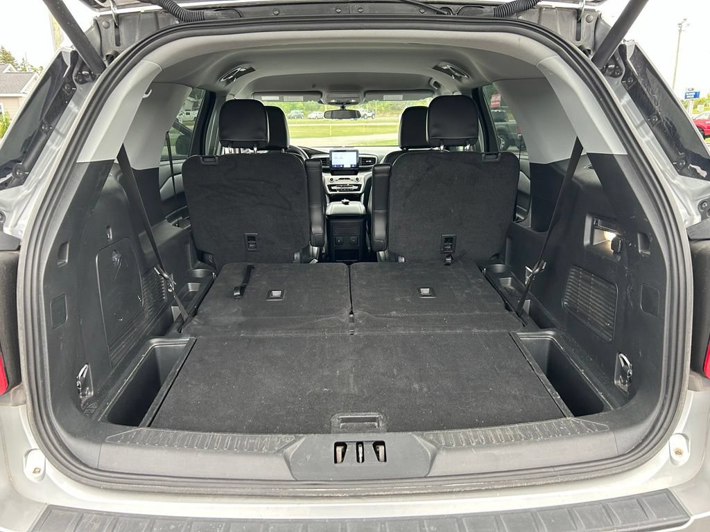Used 2024 Ford Explorer XLT w/ Equipment Group 202A AWD/4WD image 38