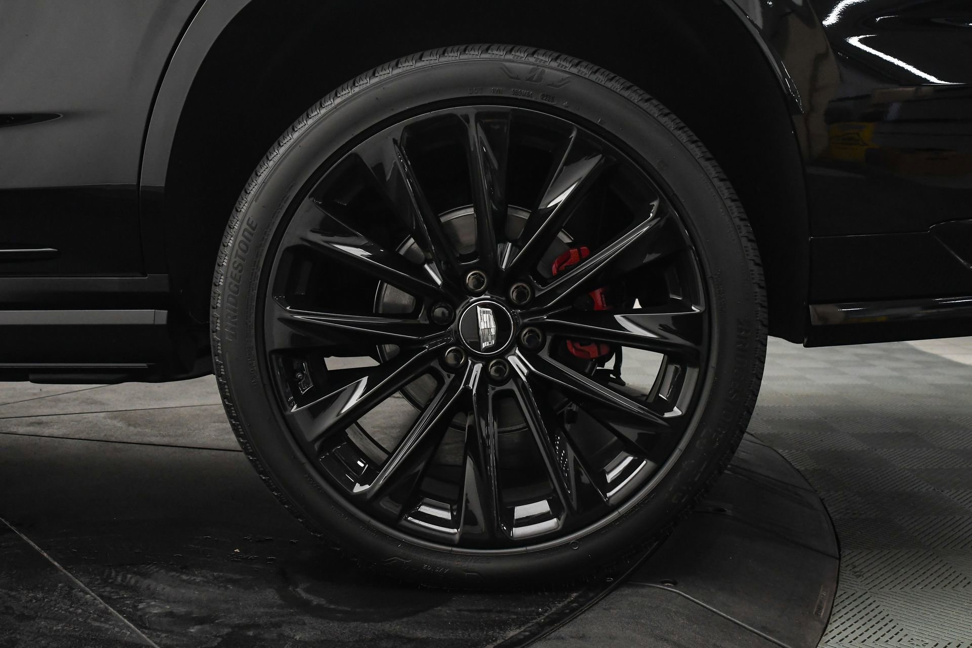 Used 2025 Cadillac Escalade V w/ LPO, ONYX Package image 38