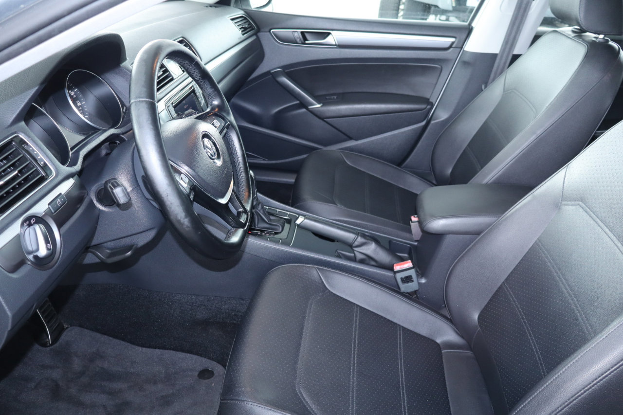 Used 2017 Volkswagen Passat 1.8T R-Line image 15