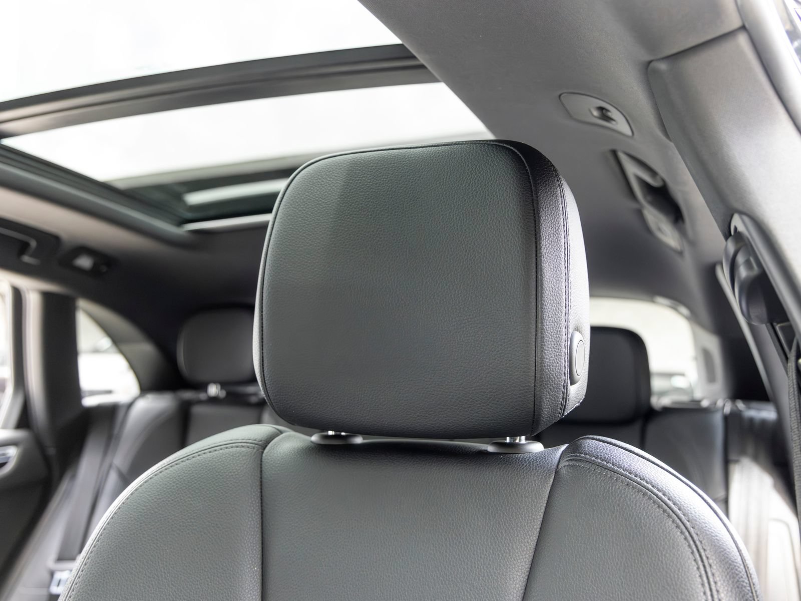 Certified 2021 Porsche Macan S AWD/4WD image 31