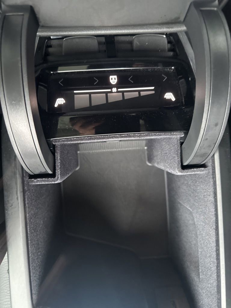 Used 2025 Volvo XC90 B5 Plus w/ Protection Package Premier image 29