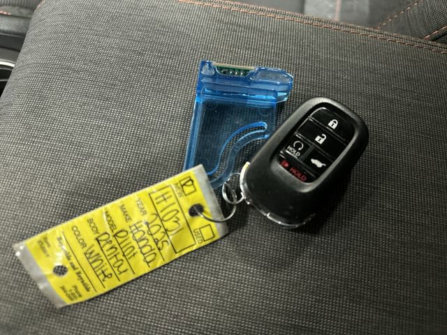 Used 2025 Honda Pilot Sport image 36