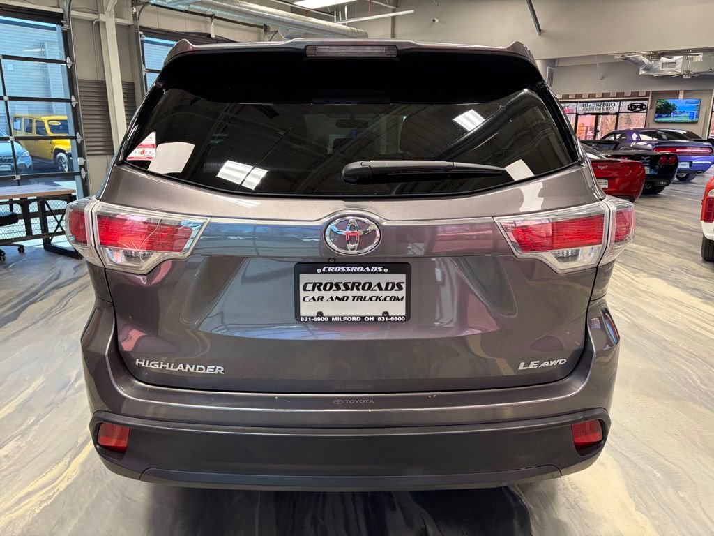 Used 2015 Toyota Highlander LE image 29