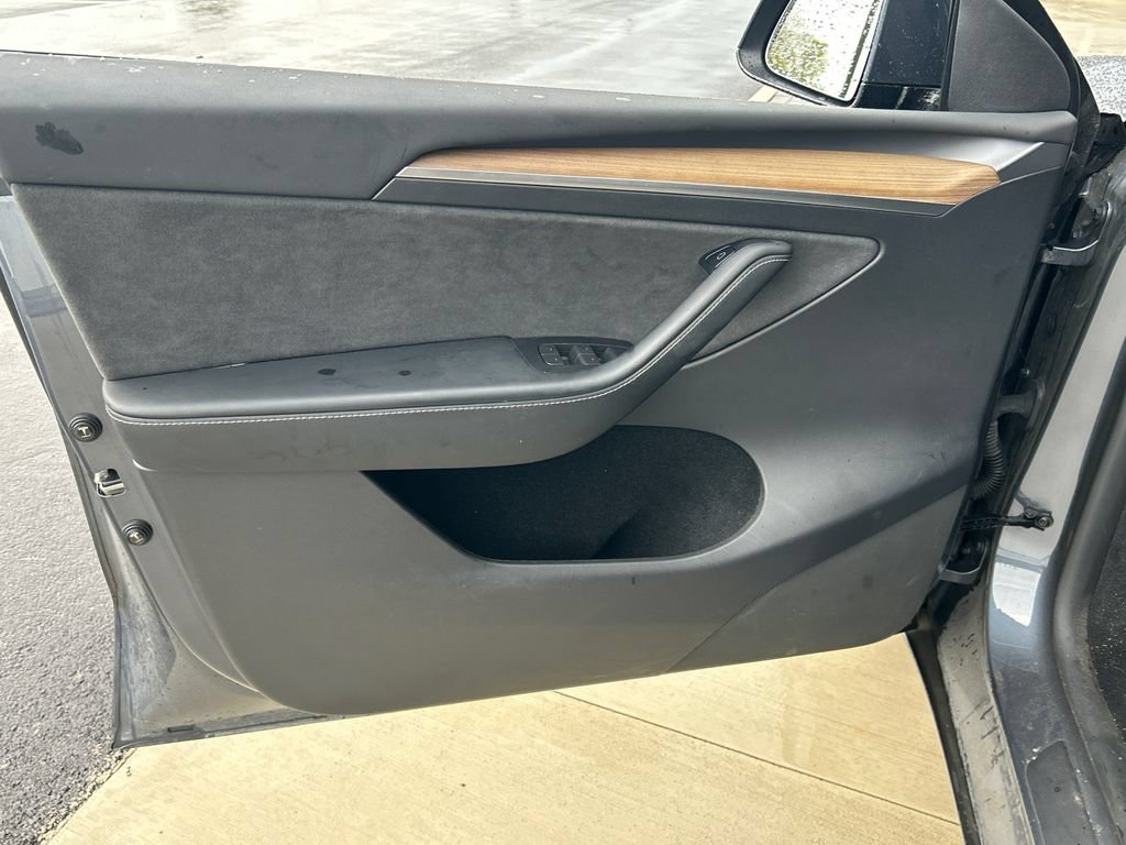 Used 2023 Tesla Model Y AWD image 10