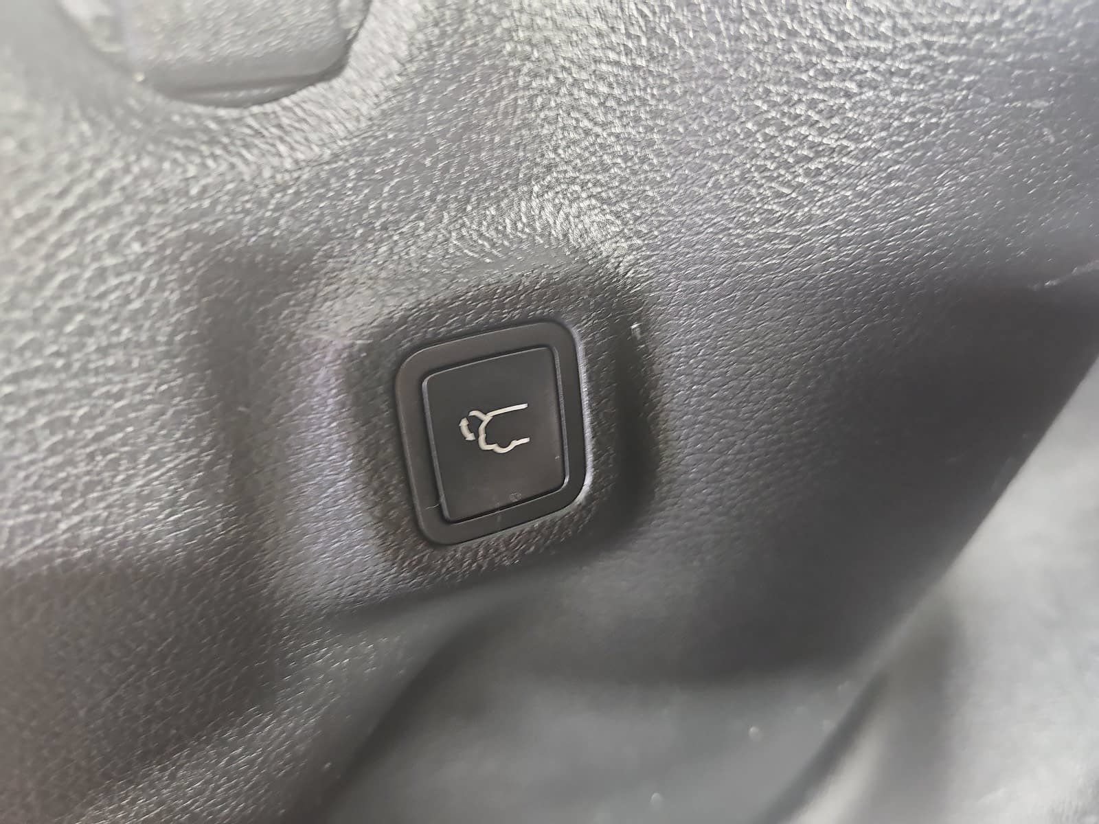 Used 2018 Jeep Compass Limited w/ Navigation Group AWD/4WD image 31