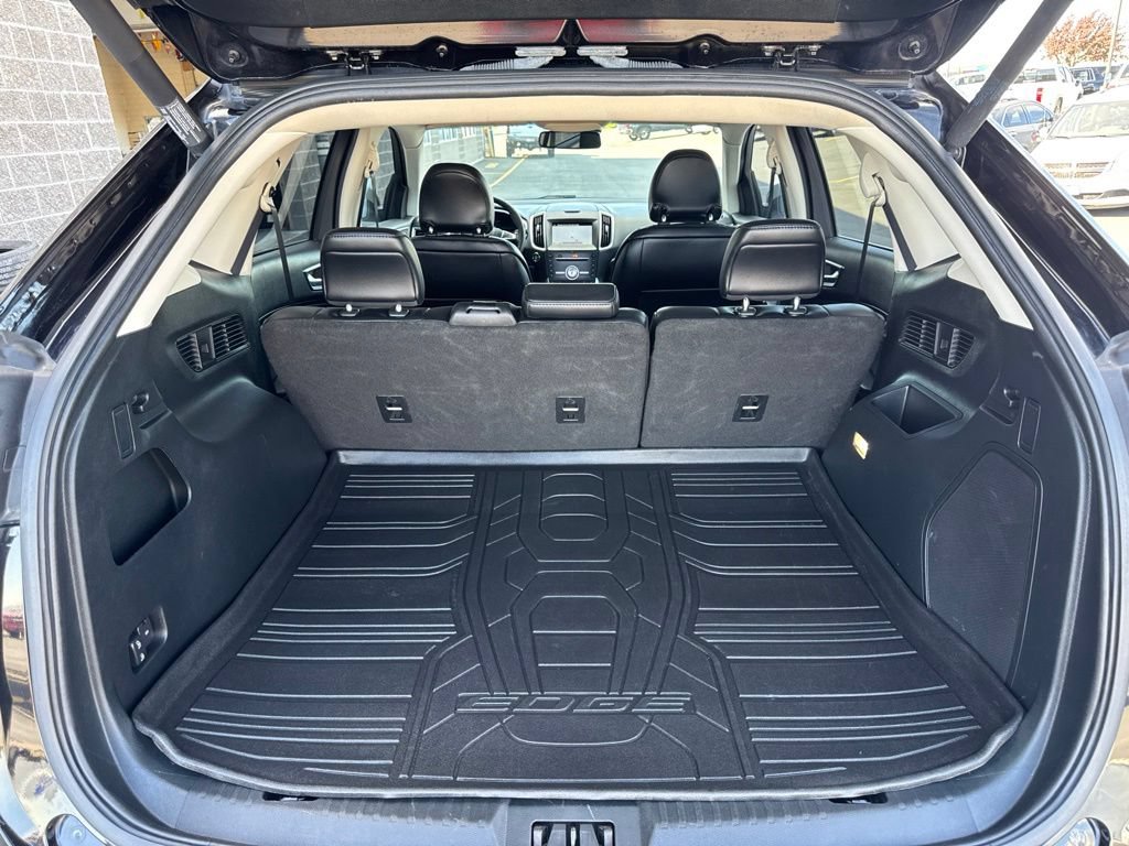 Used 2019 Ford Edge Titanium w/ Equipment Group 301A FWD image 36