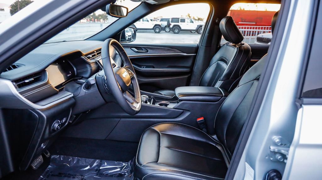 Certified 2024 Jeep Grand Cherokee Limited image 21