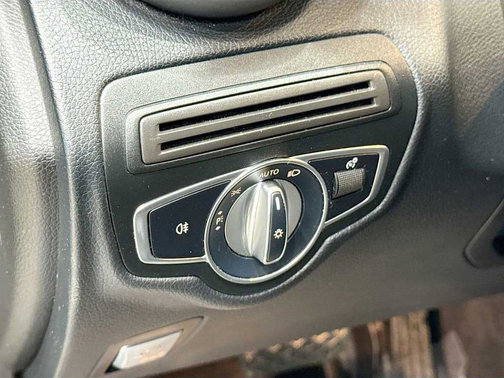 Used 2021 Mercedes-Benz GLC 300 image 17