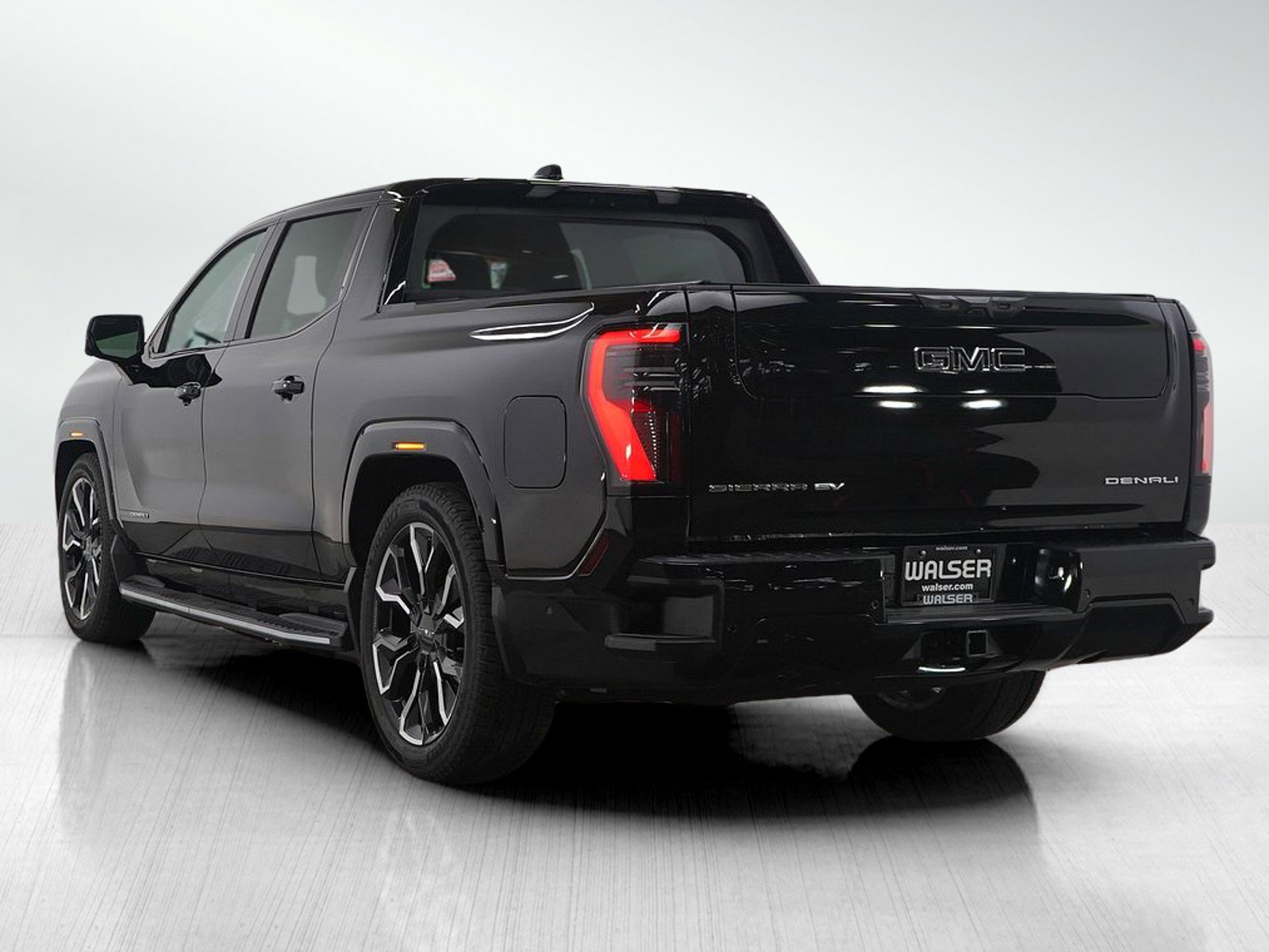 Used 2025 GMC Sierra EV Denali image 3