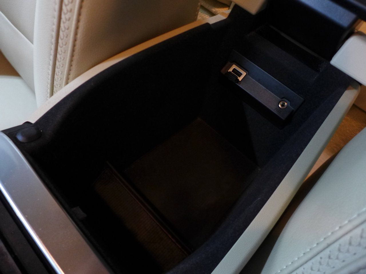 Used 2016 Volvo XC70 T5 Platinum w/ Protection Package image 37