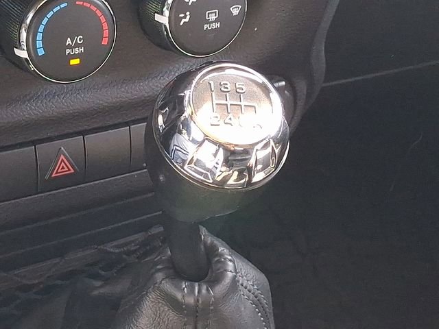 Used 2015 Jeep Wrangler Rubicon w/ Power Convenience Group image 10