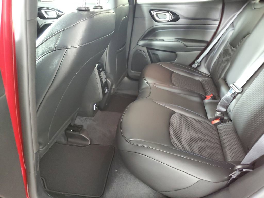 New 2026 Jeep Compass Latitude image 13